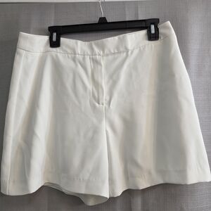 Trina Turk White Tailored Dress Shorts Size 8 | Lined | Resort Chic- cruise